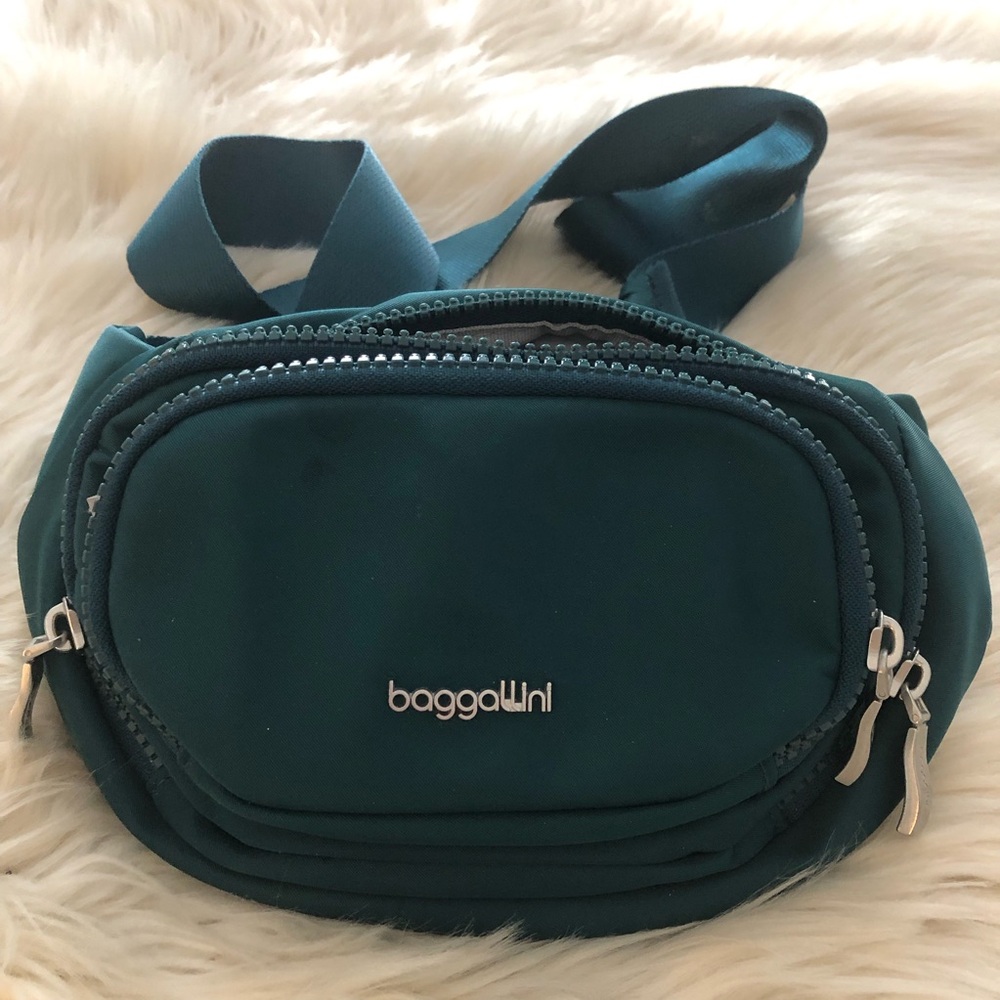 Baggallini teal nylon On The Go belt bag waist pack